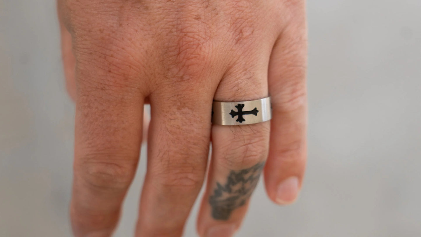 Deadstock 1990s Ornate Crucifix Steel Band Size-10