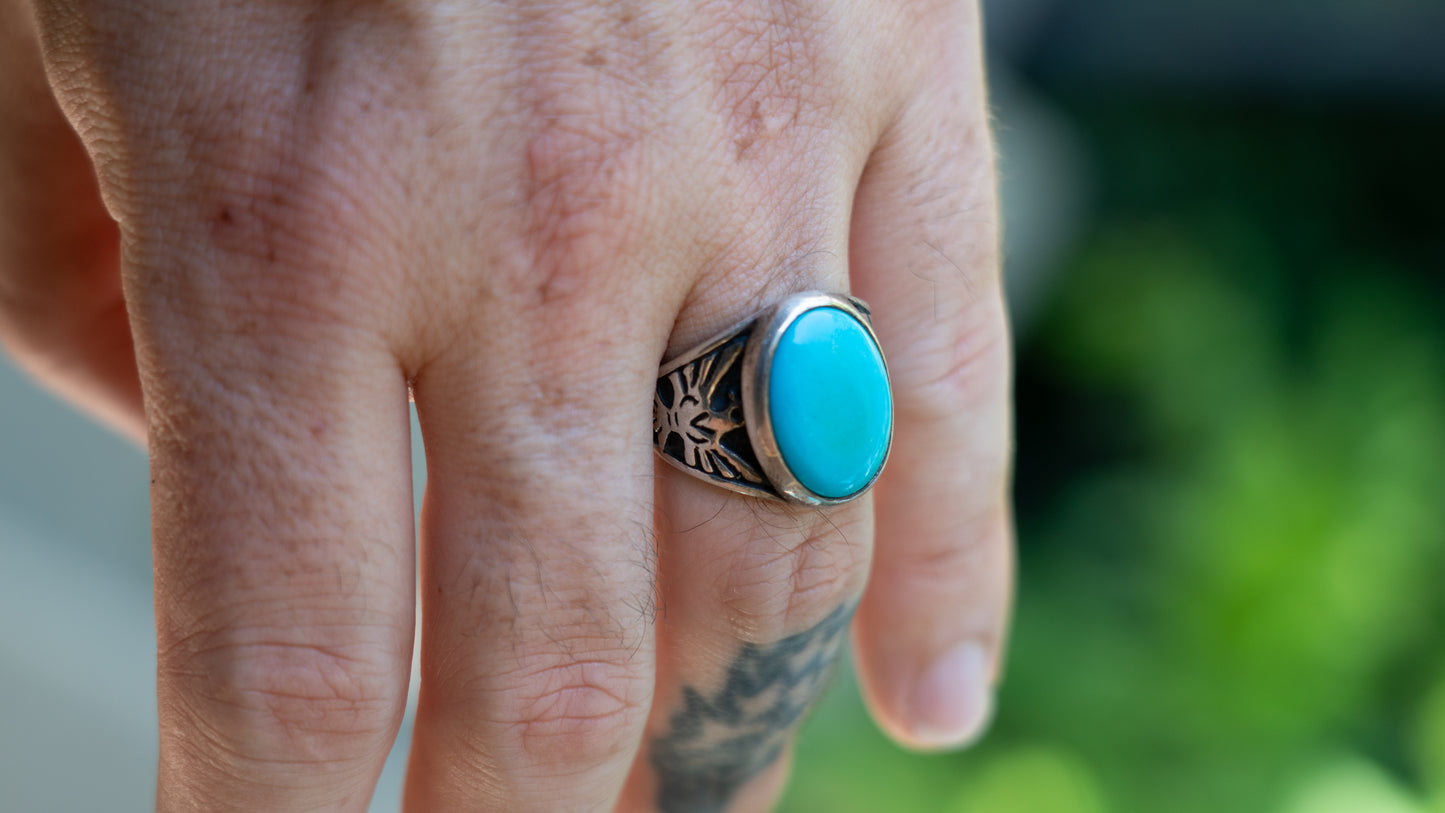 1970s Thunderbird Motif Turquoise Ring Size-10.5