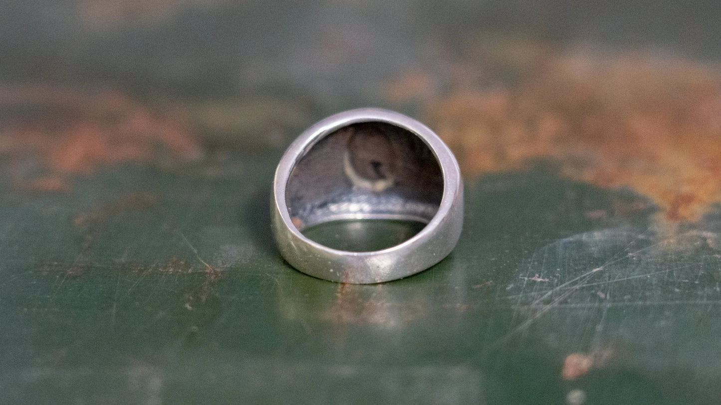 Vintage Scalloped Shank Onyx Ring Size-10.5