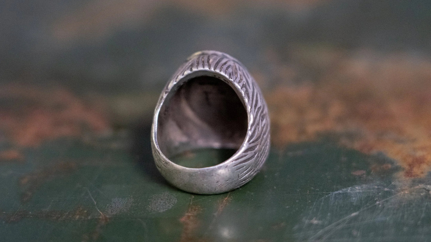 Heavy 1960s Southwestern Oval Inlay Ring Size-9