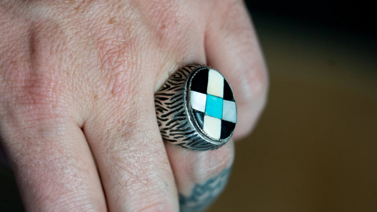 Heavy 1960s Southwestern Oval Inlay Ring Size-9