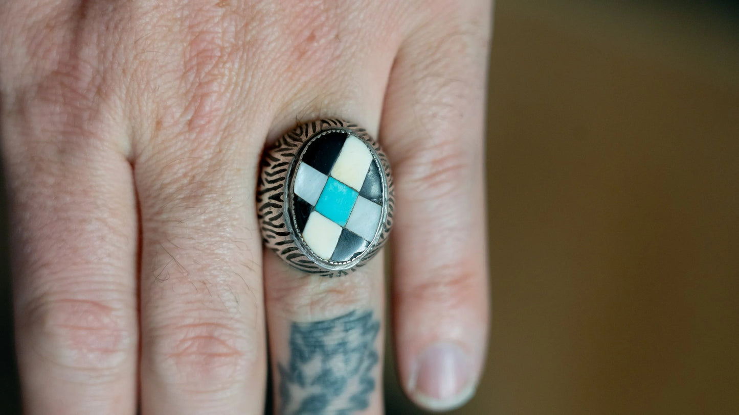 Heavy 1960s Southwestern Oval Inlay Ring Size-9