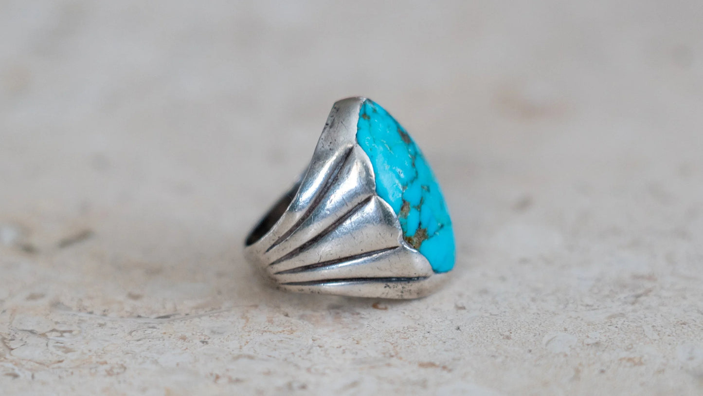 Huge Mid Century Bell Trading Scalloped Shank Turquoise Ring Size-9.5