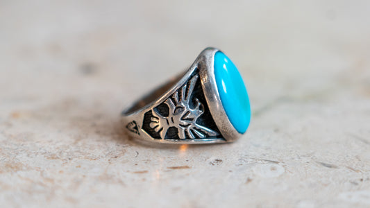 1970s Thunderbird Motif Turquoise Ring Size-10.5