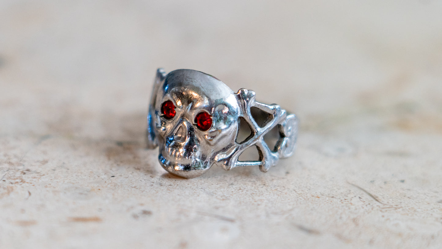 1940s Faux Ruby Eyed Novelty Skull 1940s Size-10